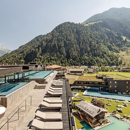 לוטאגו Alpine Luxury Spa Resort Schwarzenstein מראה חיצוני תמונה