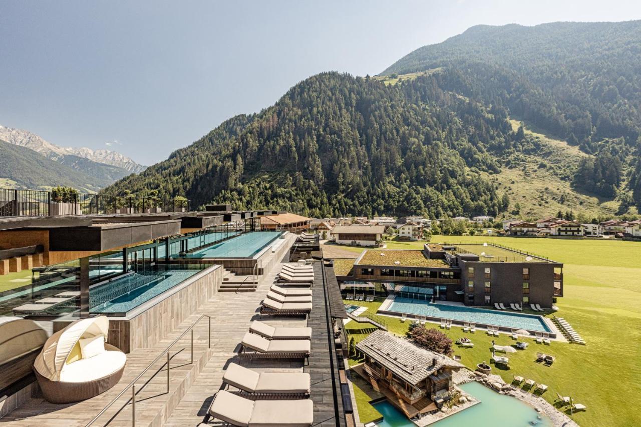 לוטאגו Alpine Luxury Spa Resort Schwarzenstein מראה חיצוני תמונה