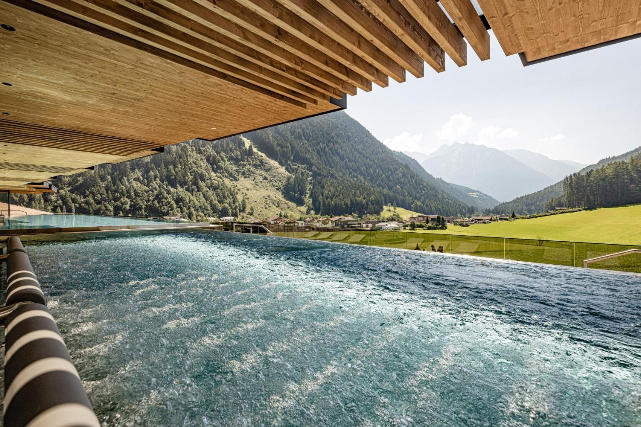 לוטאגו Alpine Luxury Spa Resort Schwarzenstein מראה חיצוני תמונה
